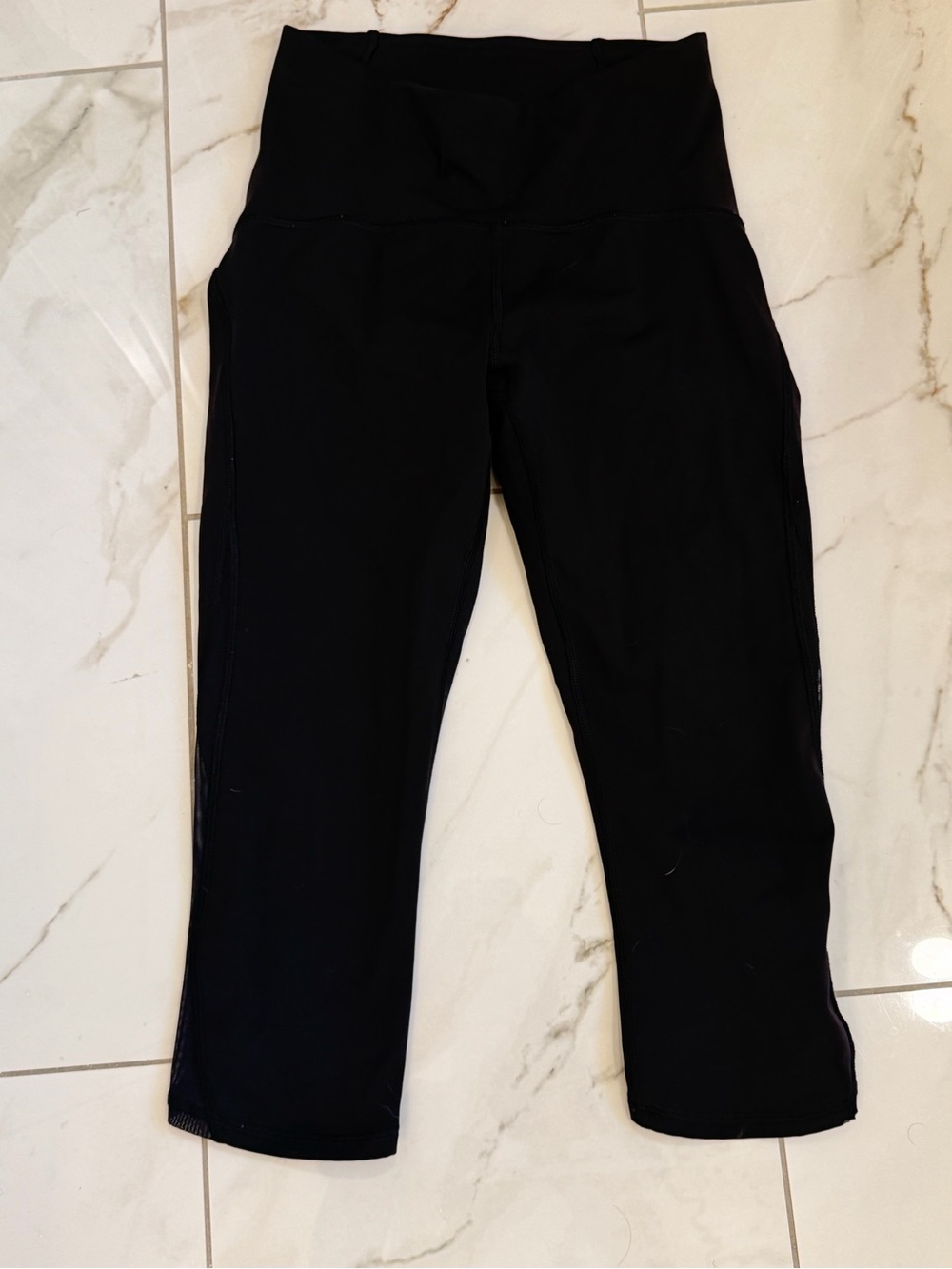 Lululemon Black Active Capri Leggings - ventilation mesh on legs size 4